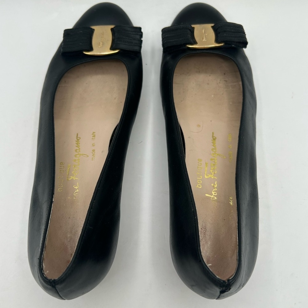 Salvatore Ferragamo Vara Gold Bow Logo Black Leather Ballerina flat Shoe  Size 7 - Picture 12 of 16